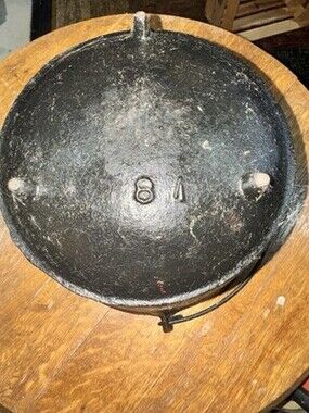 Antique Cast Iron No. 8 Cowboy Campfire Gate Mark 3 Legged Kettle Bean Pot